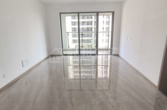 急售！  实验 淑   城市芳华 三叶草 带车位送储