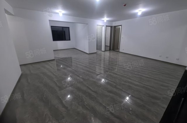 一实验附城市芳华近交房住带出带车位双阳台三叶草户型带储带车位