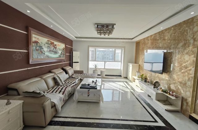 一梯一户 三叶草户型 精装修 拎包入住 随时看房 阿卡四期