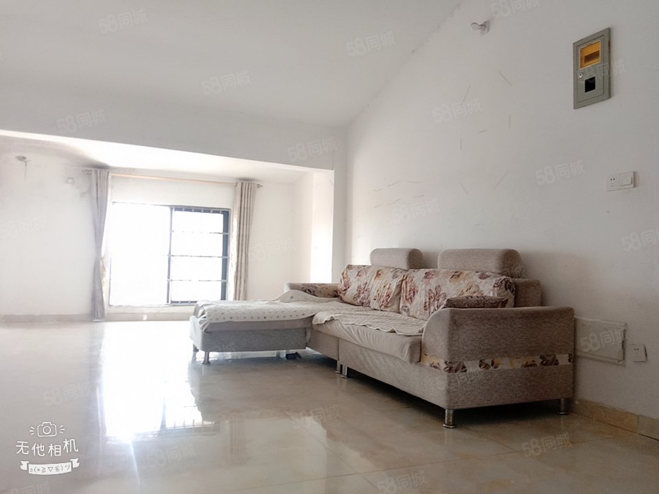 共和名城6室4厅4卫126㎡南80万