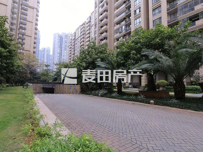 中骏蓝湾半岛3室2厅2卫145.58㎡东南538万