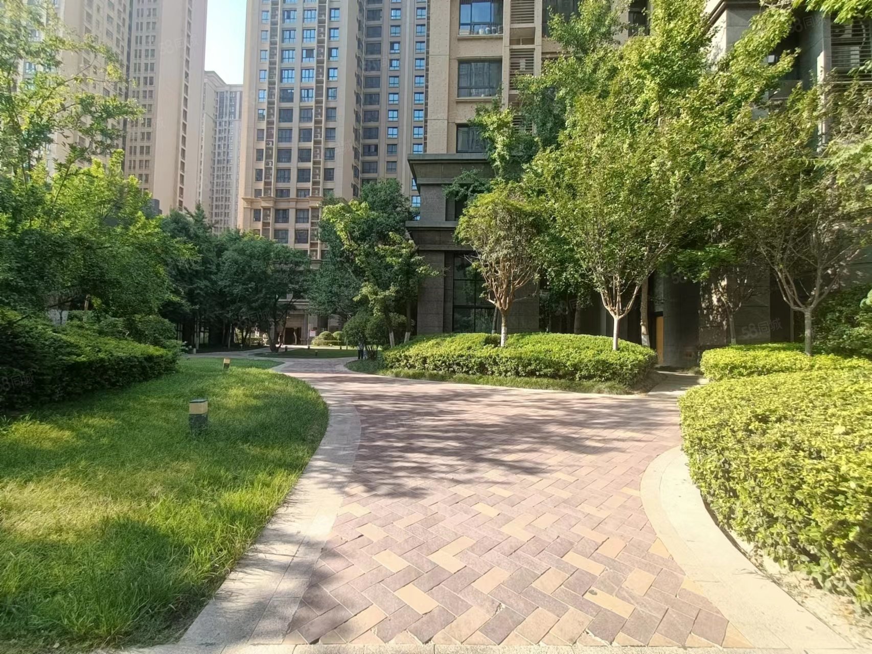 交通便利 近地铁 精装可拎包入住 中间好楼层,白桦林溪-西安58同城