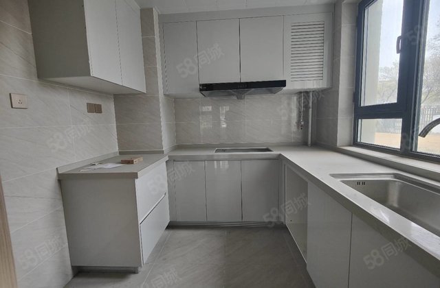 建设路花园路亿丰超市附近 云麓九里 一手手续