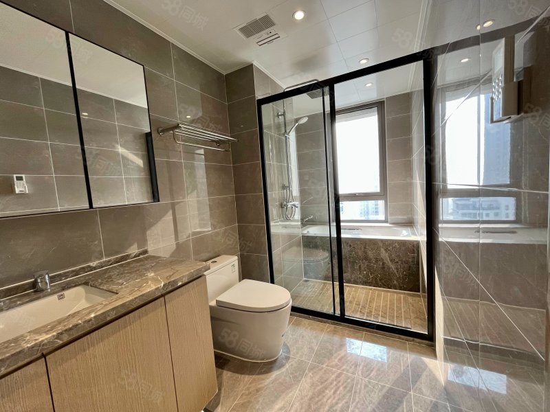 万科澜岸4室2厅2卫143.49㎡南北320万