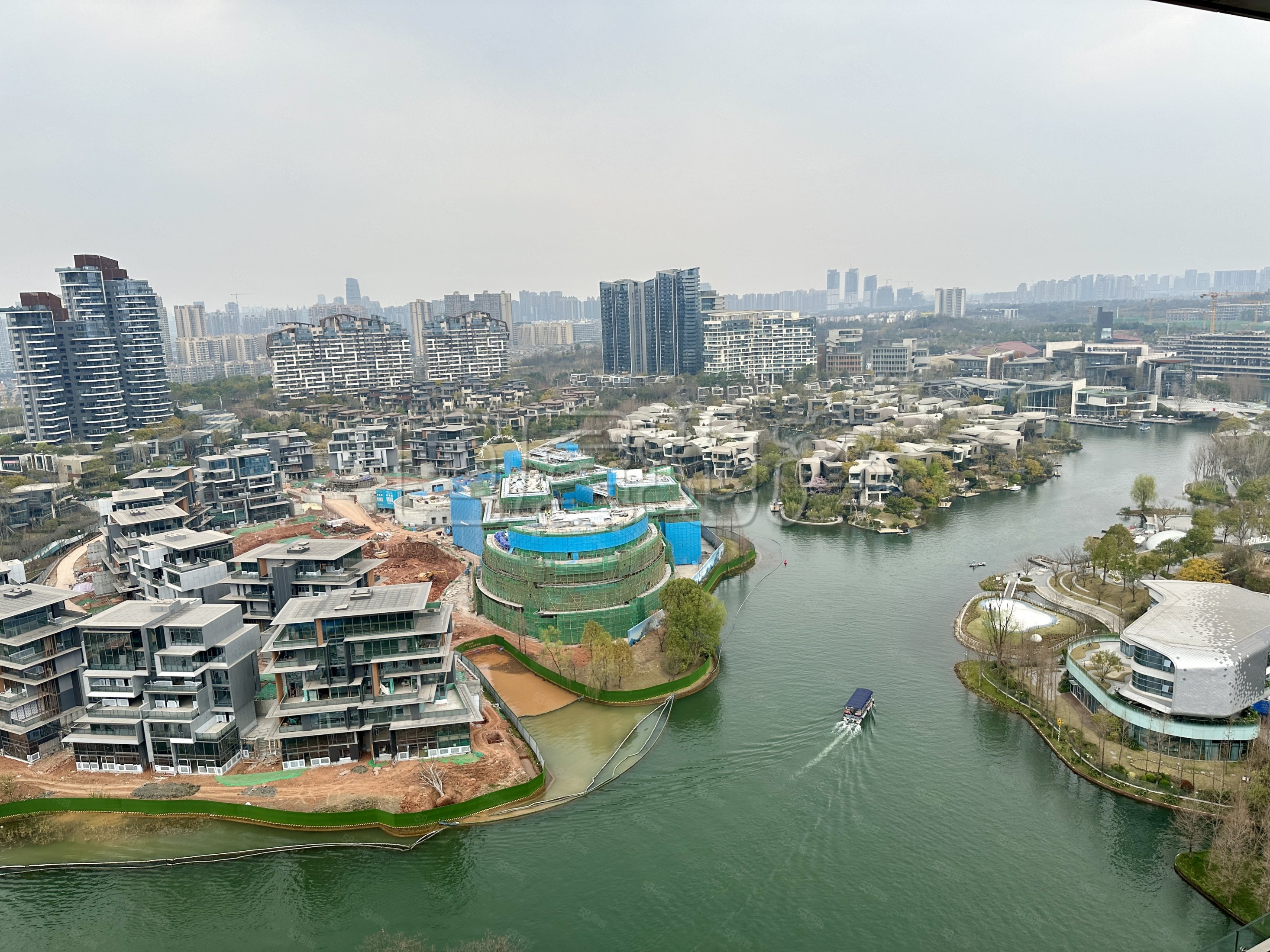 麓湖生态城麒麟荟4室2厅3卫203.73㎡南北1700万
