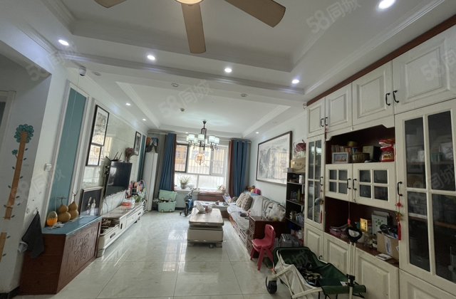 急急 一楼带院子 2016年 带车位 香江 三医院 3室2卫