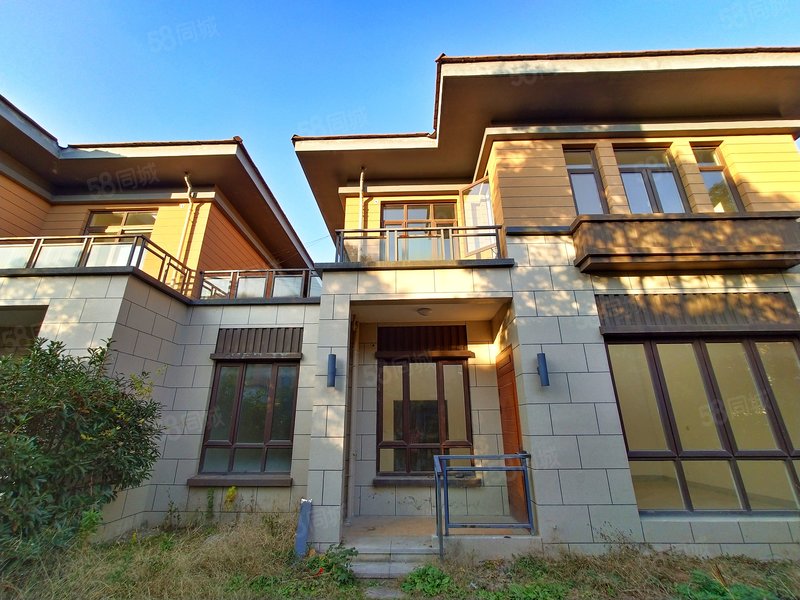 招商海廷联排别墅,前后两个花园,采光好,看房方便有钥匙