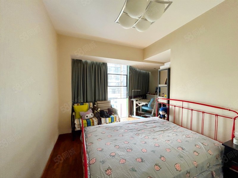 万达广场旁精装修跃层5室一梯两户南北通透环境优美绿化好