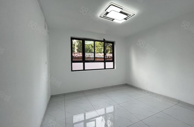 东昌中学一楼带院，带配房，