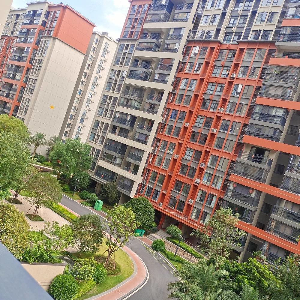 叠彩区彰泰橘子郡小区电梯清水3房77万