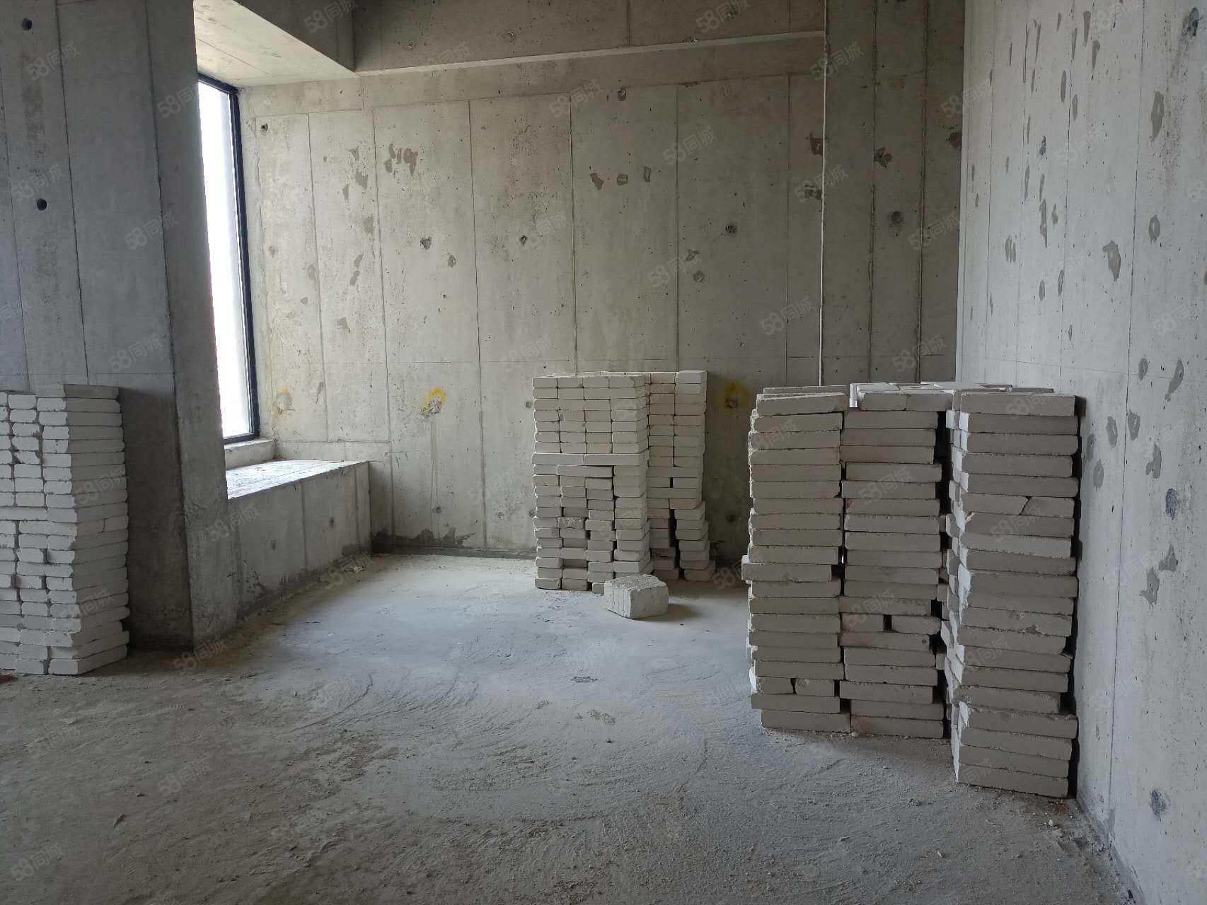 康德广场3室2厅2卫91.16㎡东84万