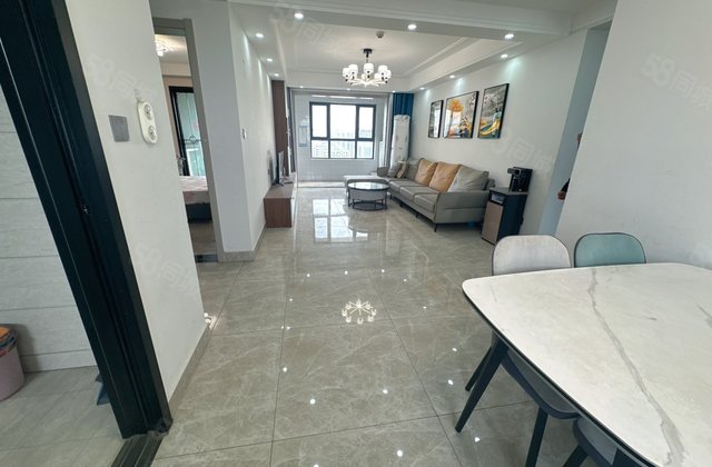 莲湖新城 精装三室两卫 三叶草户型 带车位地下室 房东急售