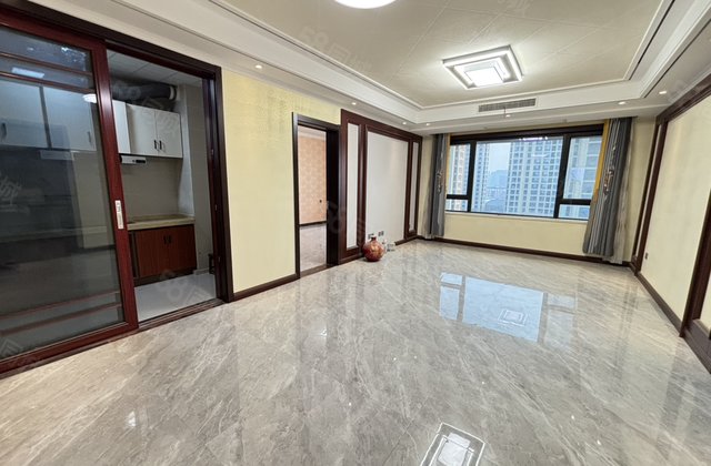 性价比  一套绿城百合一梯一户带车位储藏室精装修新房为主