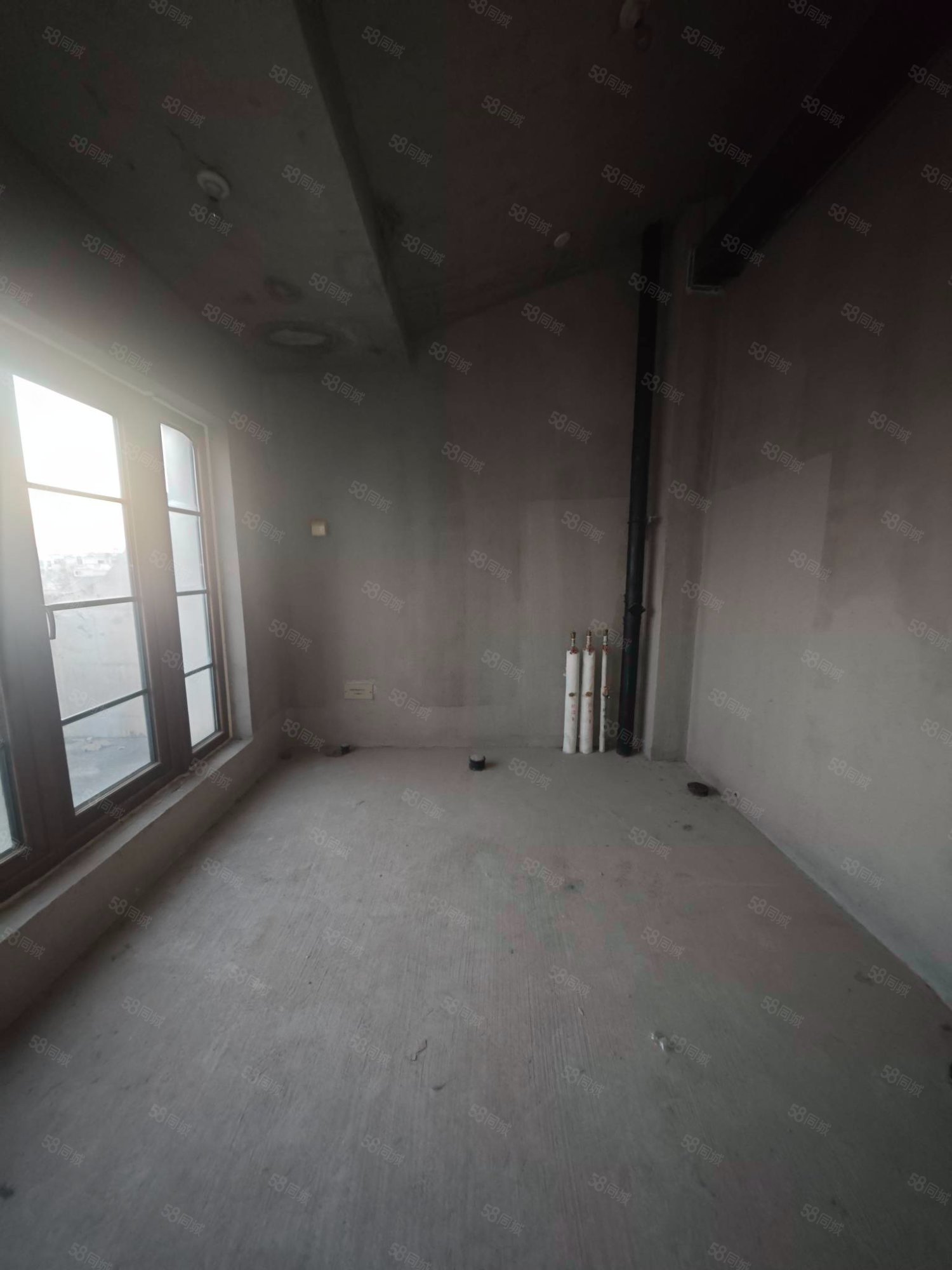 融創(chuàng)千章墅4室2廳3衛(wèi)256.09㎡南北970萬