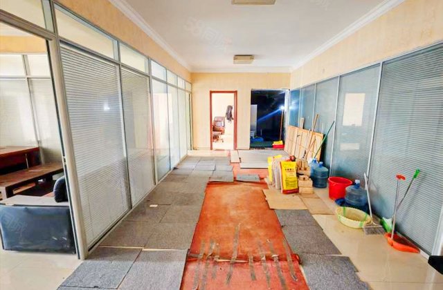 怡和国际4室1厅227㎡142万二手房图片