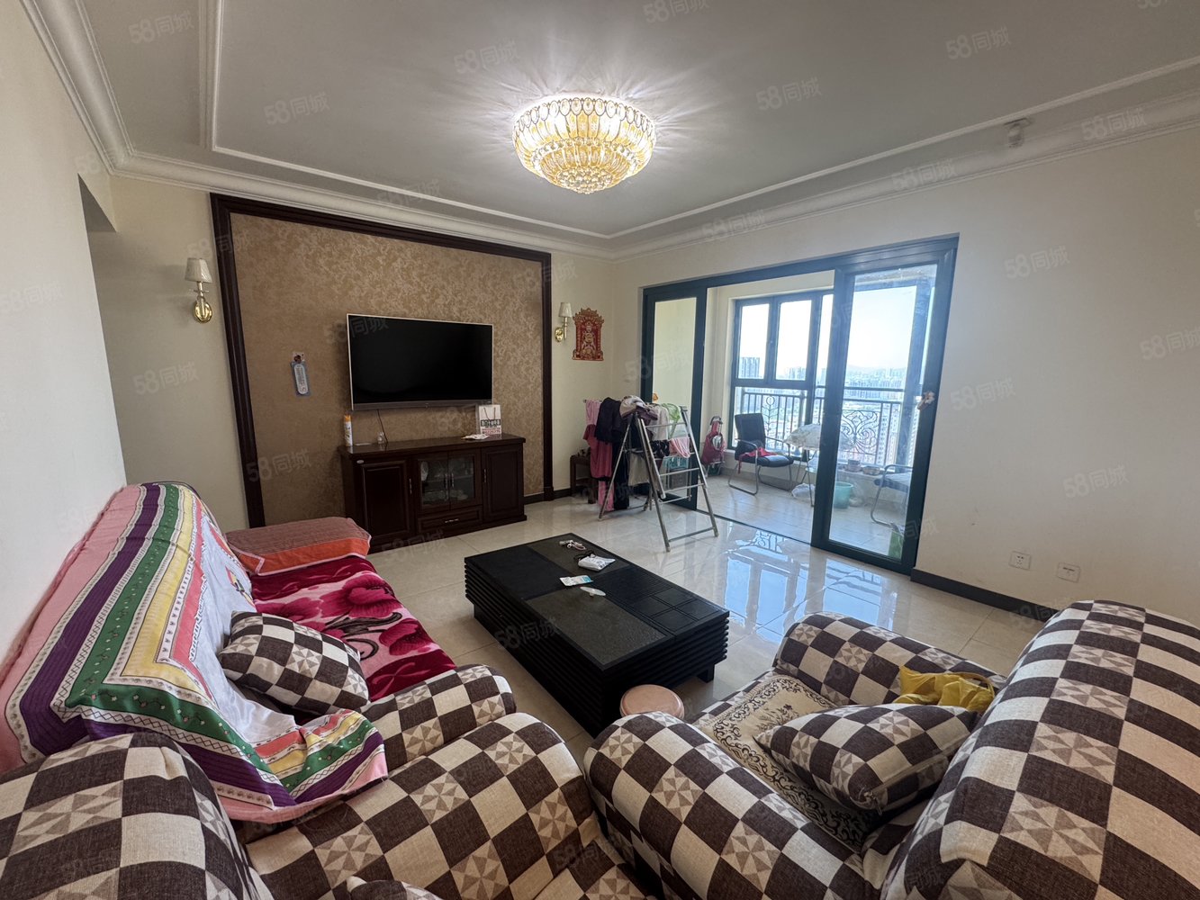 恒大翡翠华庭3室2厅2卫135㎡南北62.8万