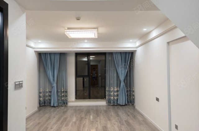 中德英伦世邦(L区)3室2厅58㎡105万二手房图片