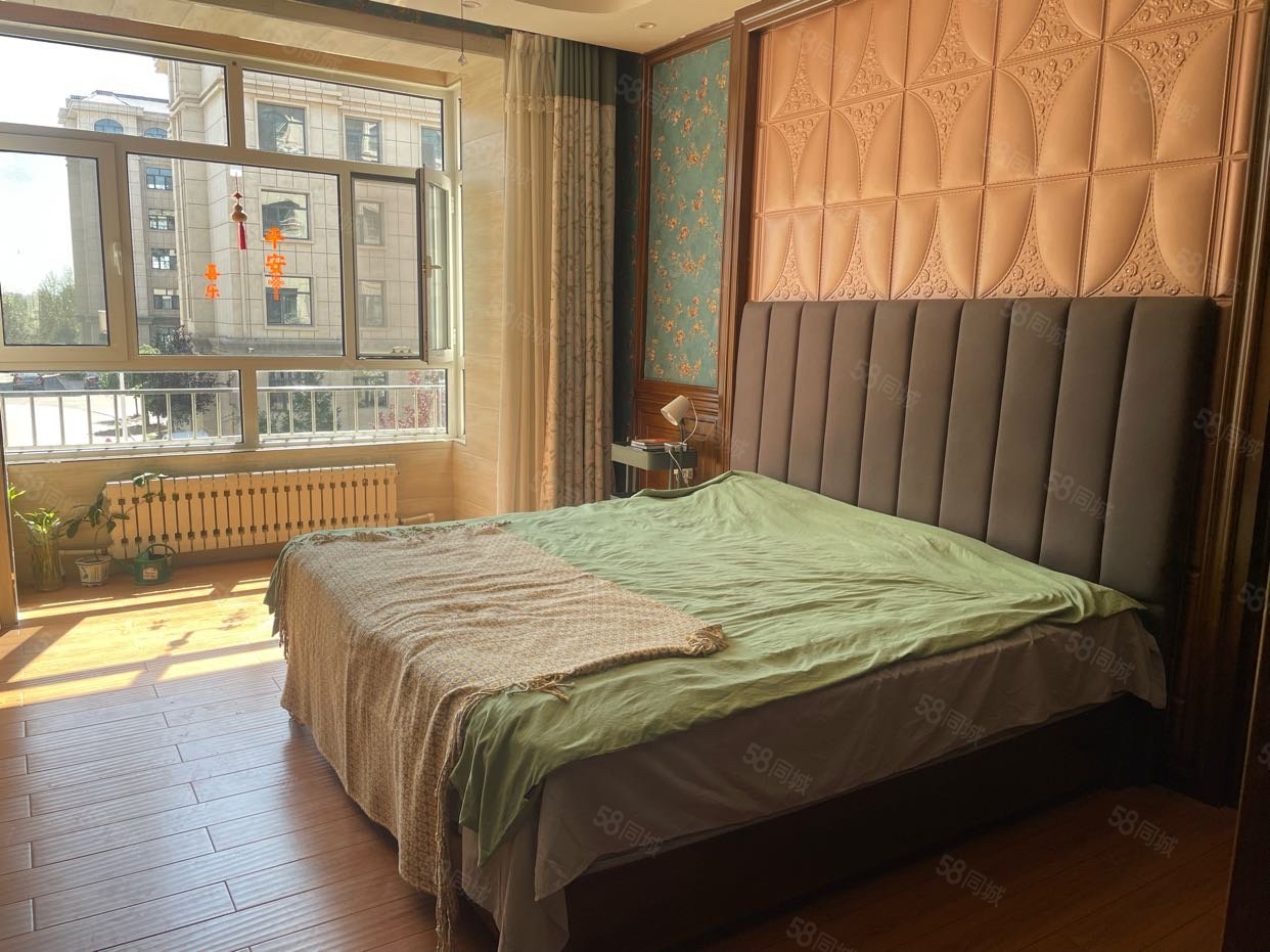 凤栖花园4室2厅2卫205㎡南北110万