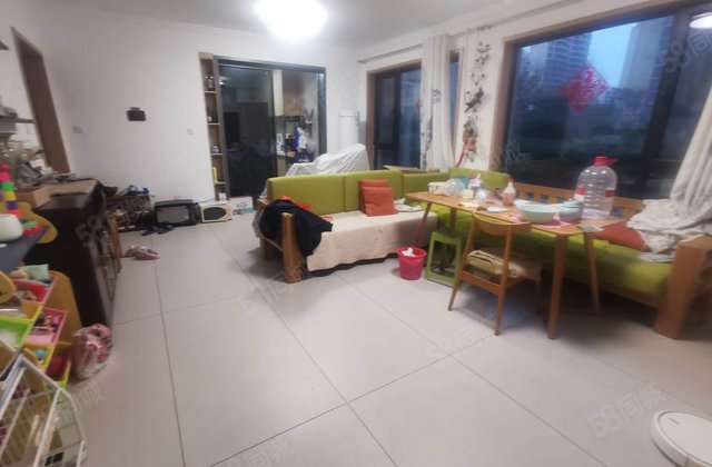 绿城百合新城一楼带院子 商品房 双卫 次新小区 南北通透