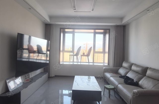 房东包大税！急售东边户，精装三室双卫，全天采光视野开阔