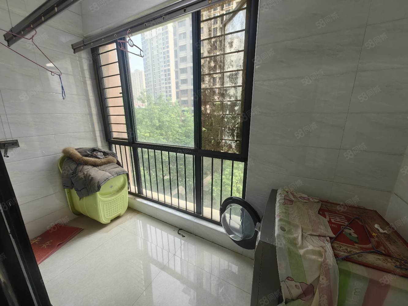 奥林清华3室2厅2卫132㎡南北72万