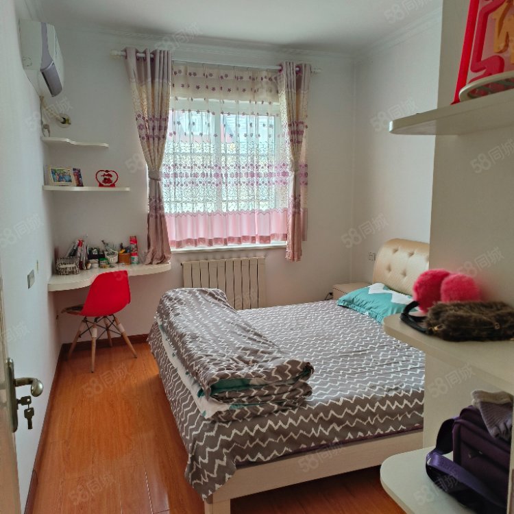 科苑小区4室2厅3卫191㎡南50万