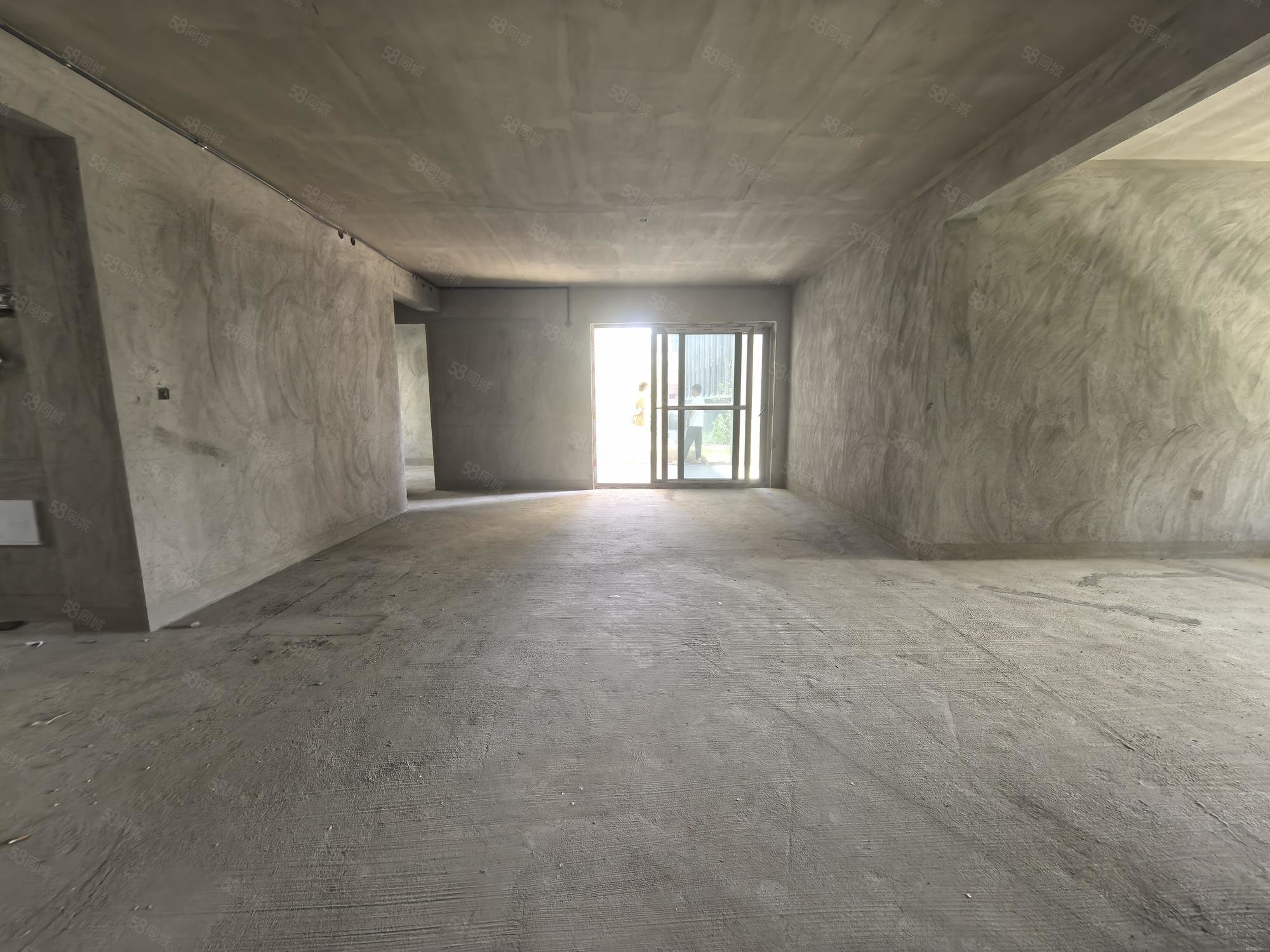 国瑞麓林府4室2厅3卫143.67㎡南108万