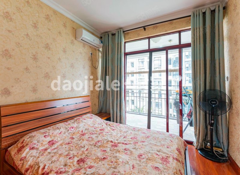 中天翡翠城4室2厅2卫167.05㎡南北398万