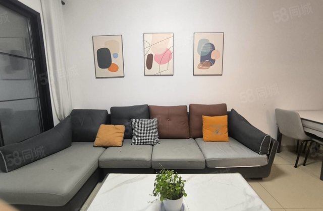 东关国际西区 交通便捷 次新房 购物方便 近医院 刚需小三居