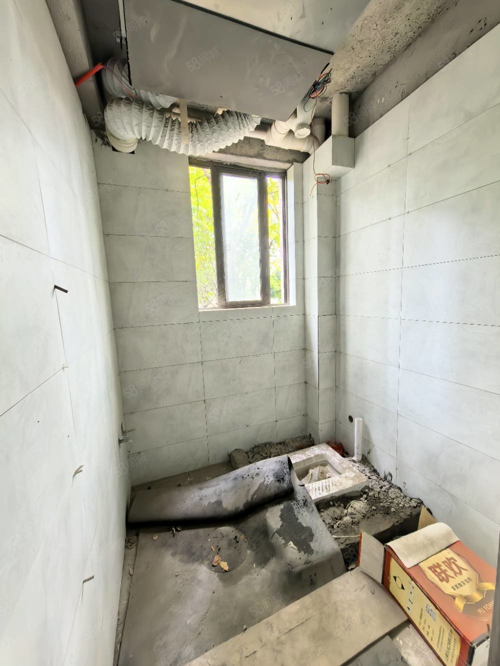 北湖湾8室2厅5卫215㎡南北200万