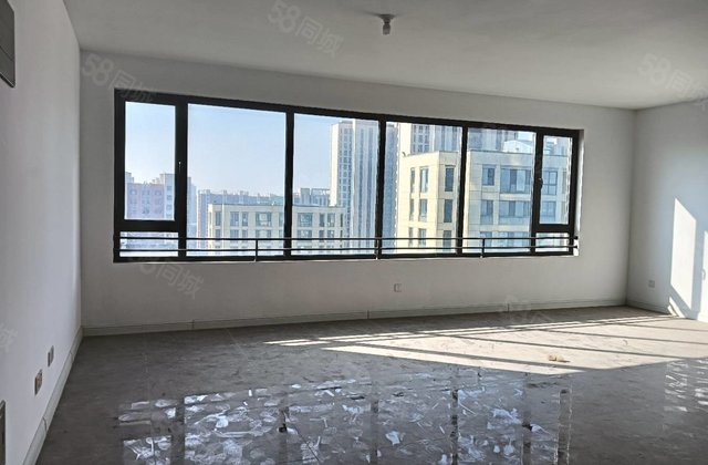 百合锦兰园 四室两卫 大客厅 新房未住 带车位储藏室独梯独户