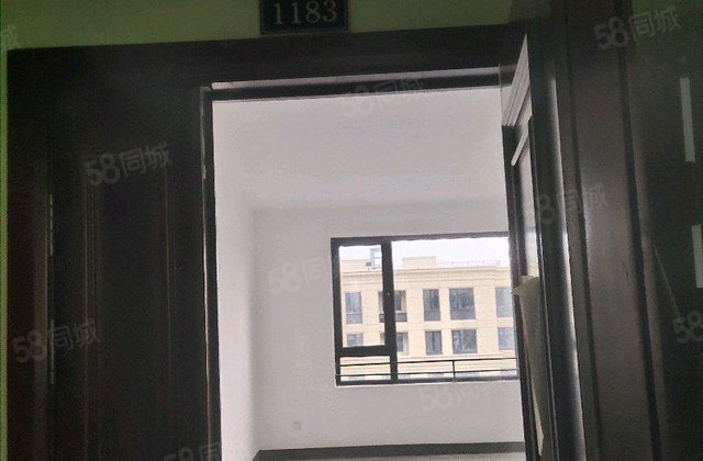裕昌水岸新城 南北通透 房龄新 小三居 产权清晰 精装修