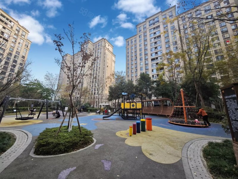 葛洲坝紫郡蘭园3室2厅2卫92.72㎡东145万