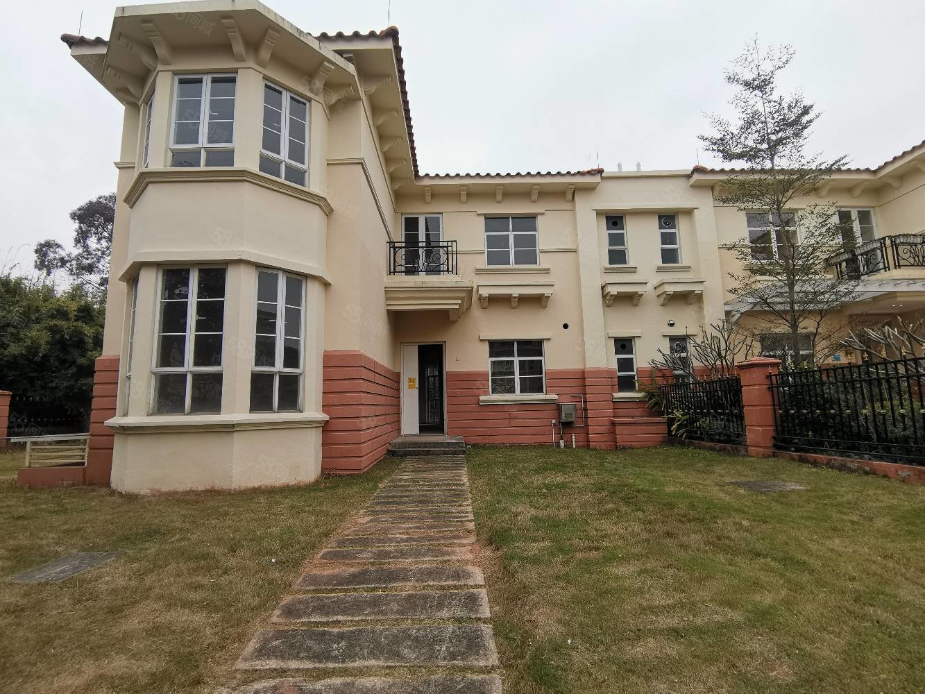 祈福南湾半岛(别墅)7室3厅7卫342㎡南900万