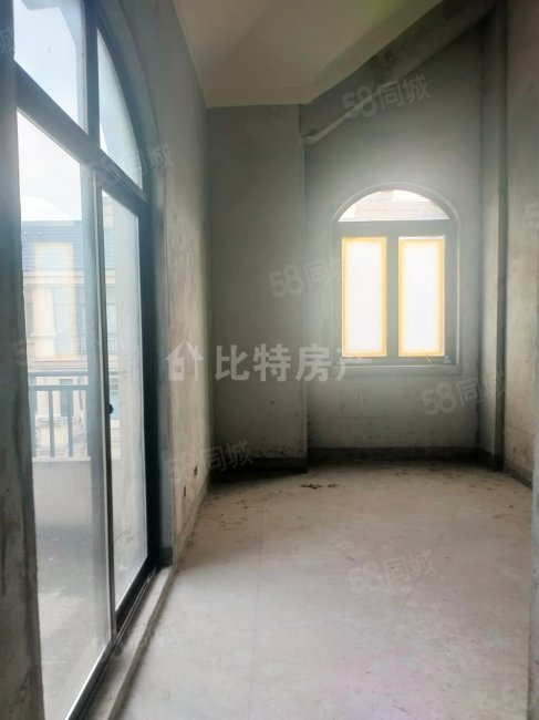 59平4室毛坯性价比高带车库带院子,天然居(别墅)-泰州58同城