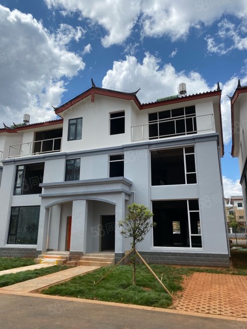 保利家园6室2厅5卫318㎡南北243万