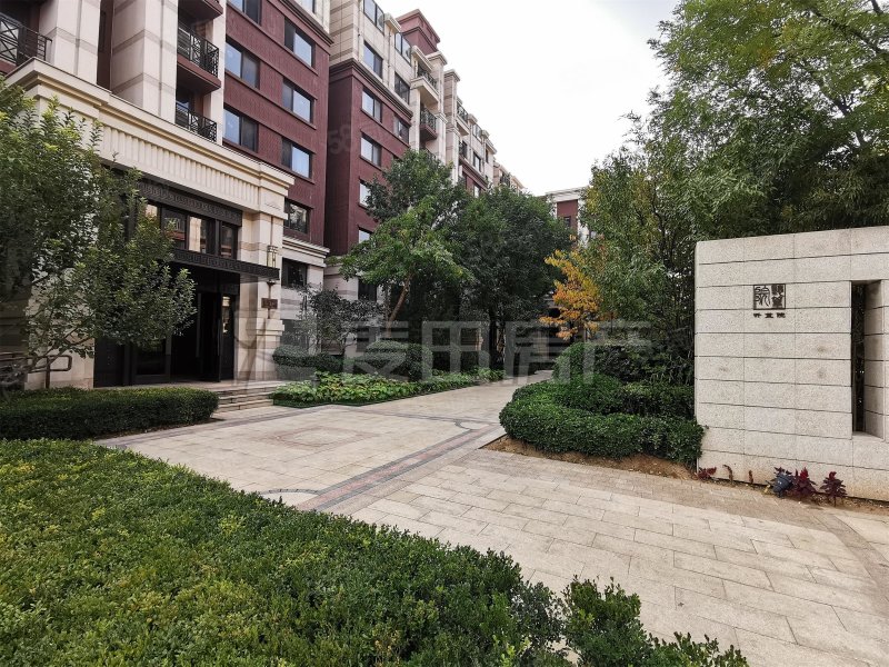 世華龍樾三里3室2廳2衛(wèi)111.52㎡南北1120萬