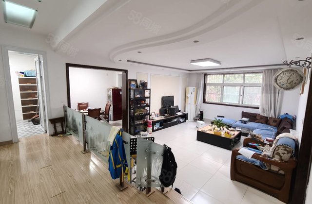 汇金街！富贵花园！户型好！错层大三室两卫！大阳台！