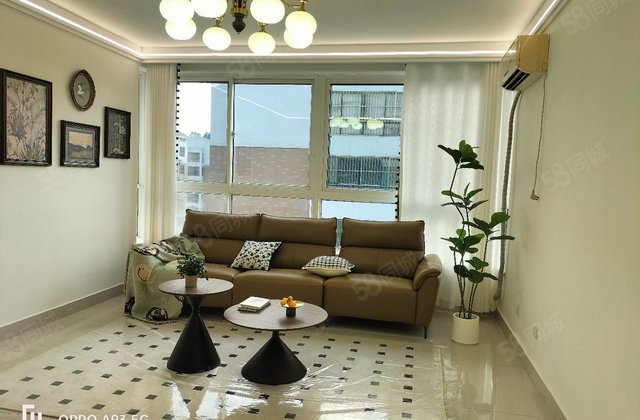 万达附近，纯新房，带车位储藏室，房东急售