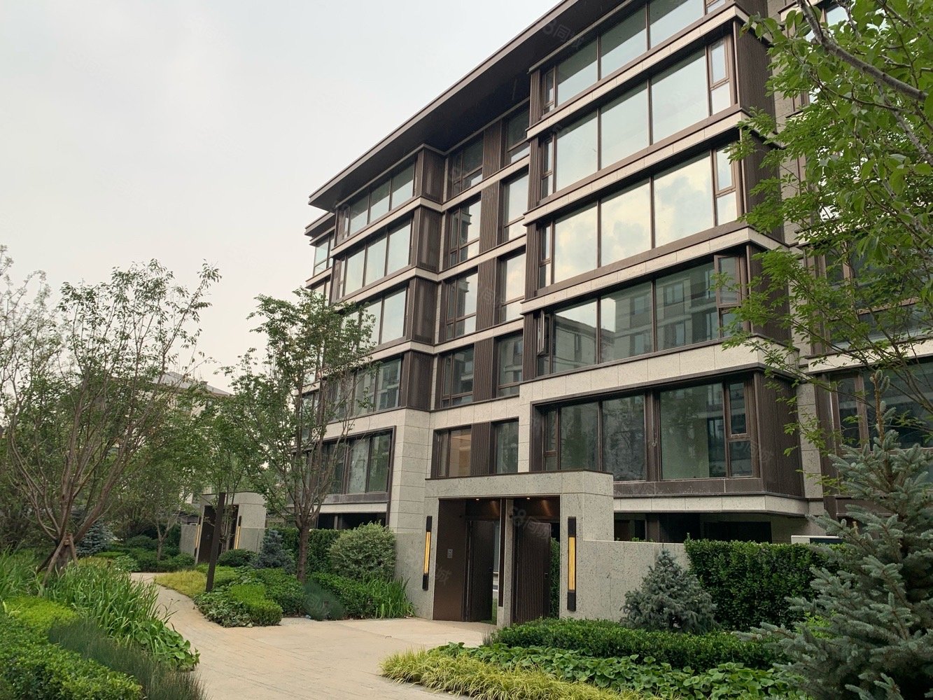 正弘臻筑4室2厅3卫153.83㎡南北1250万