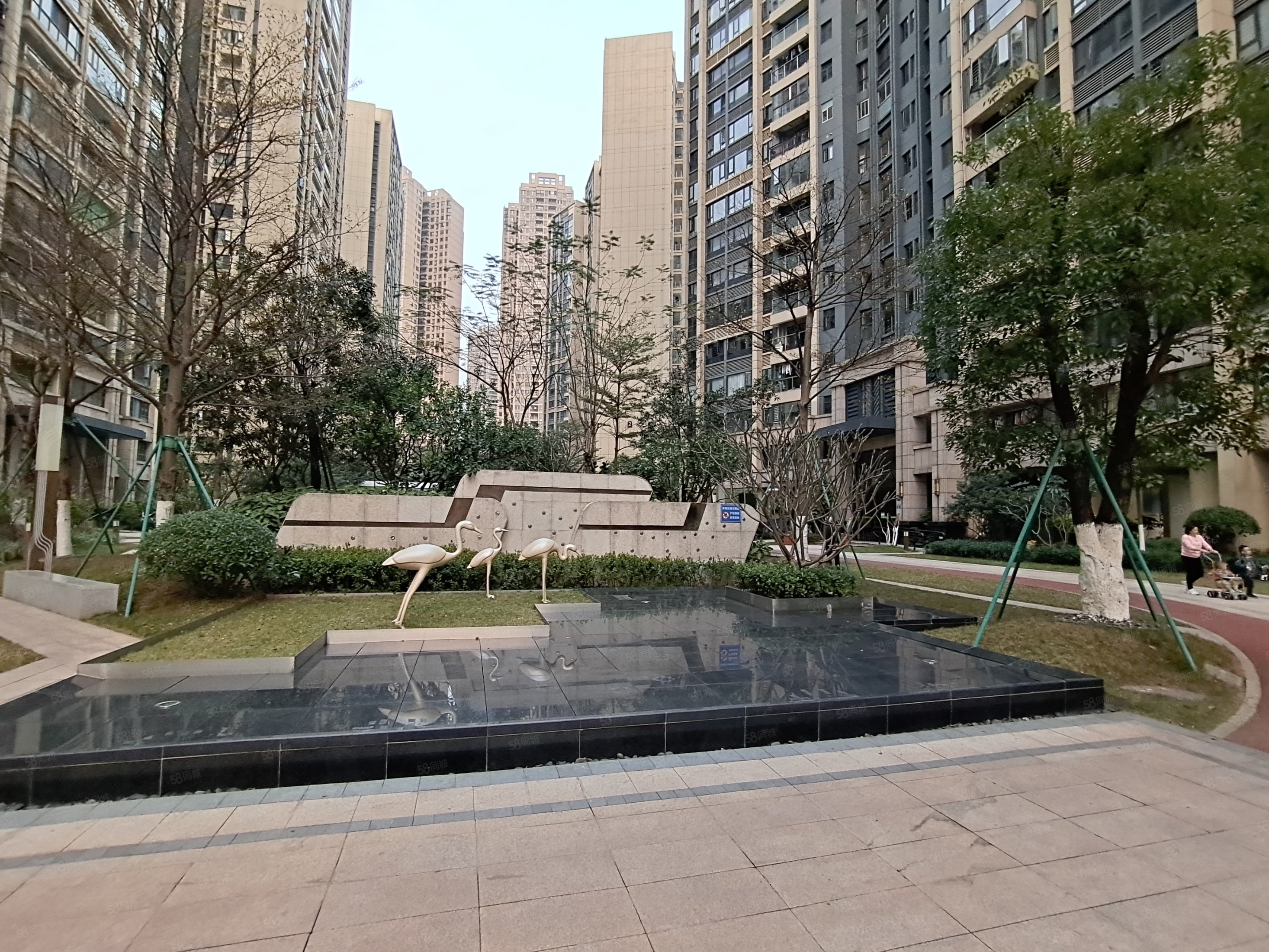 振业天颂5室2厅3卫178.75㎡南北1100万