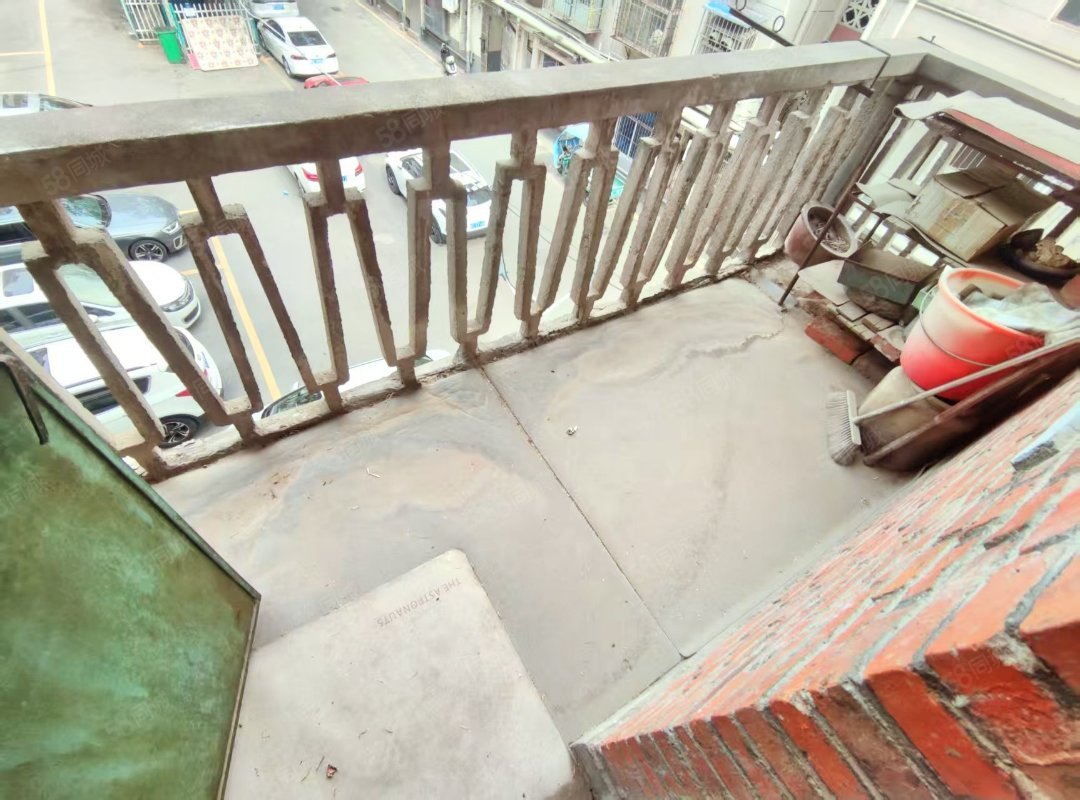 沿河小区2室2厅1卫70㎡南北25万