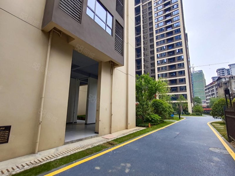 富华里4室2厅2卫132㎡南北90.8万