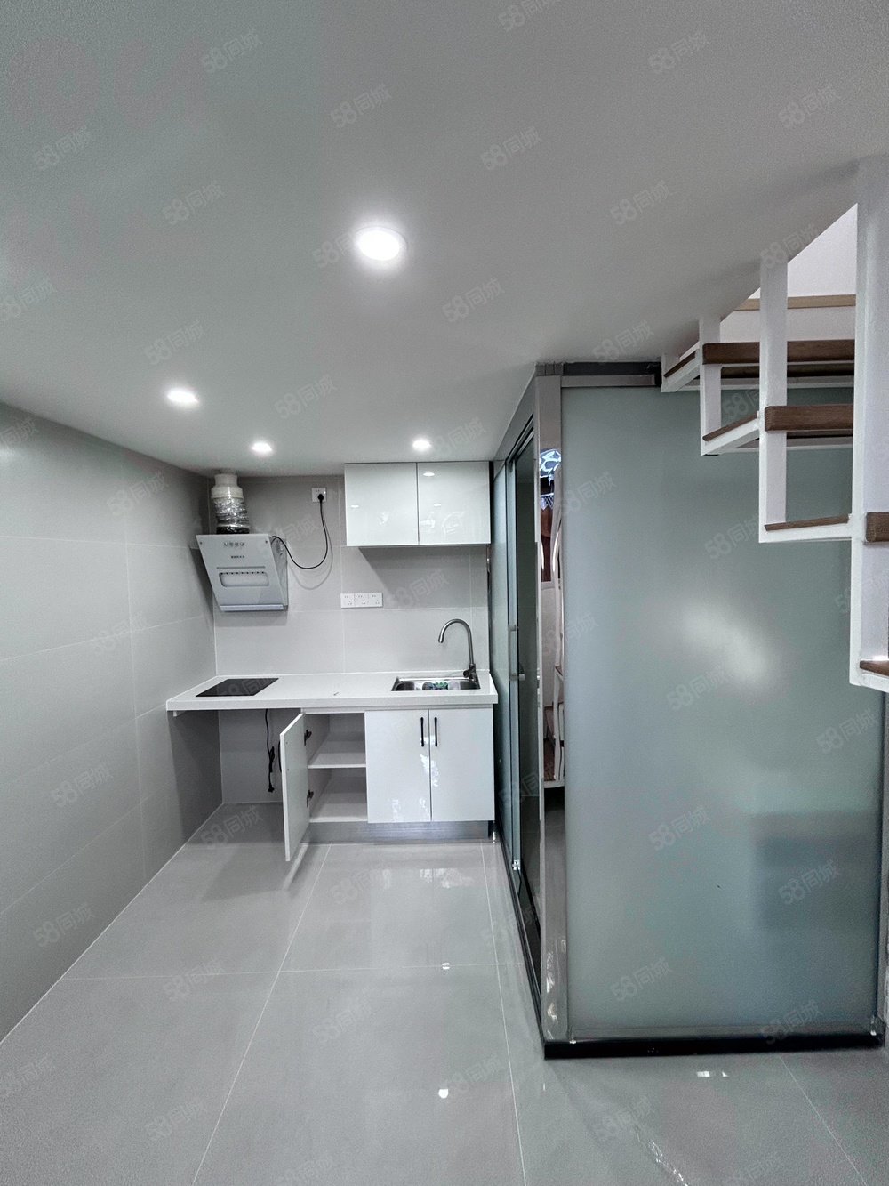 四環(huán)胡同小區(qū)1室0廳0衛(wèi)14.22㎡南293萬(wàn)