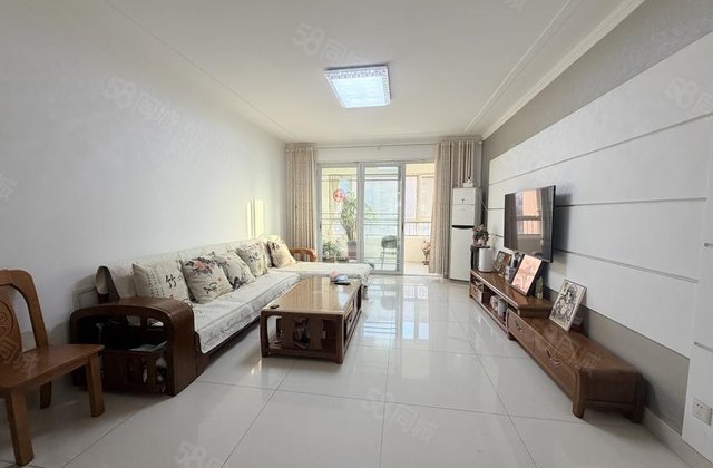 东昌东 英伦花园 三叶草户型 带车位储藏室双卫  免大税