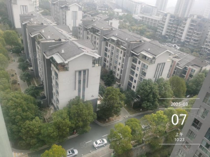 翔龙四方新城3室2厅1卫120.2㎡南65万