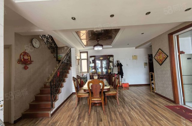 昌润路苹果社区  华悦金钻222平 5室二厅二卫少见的复式房