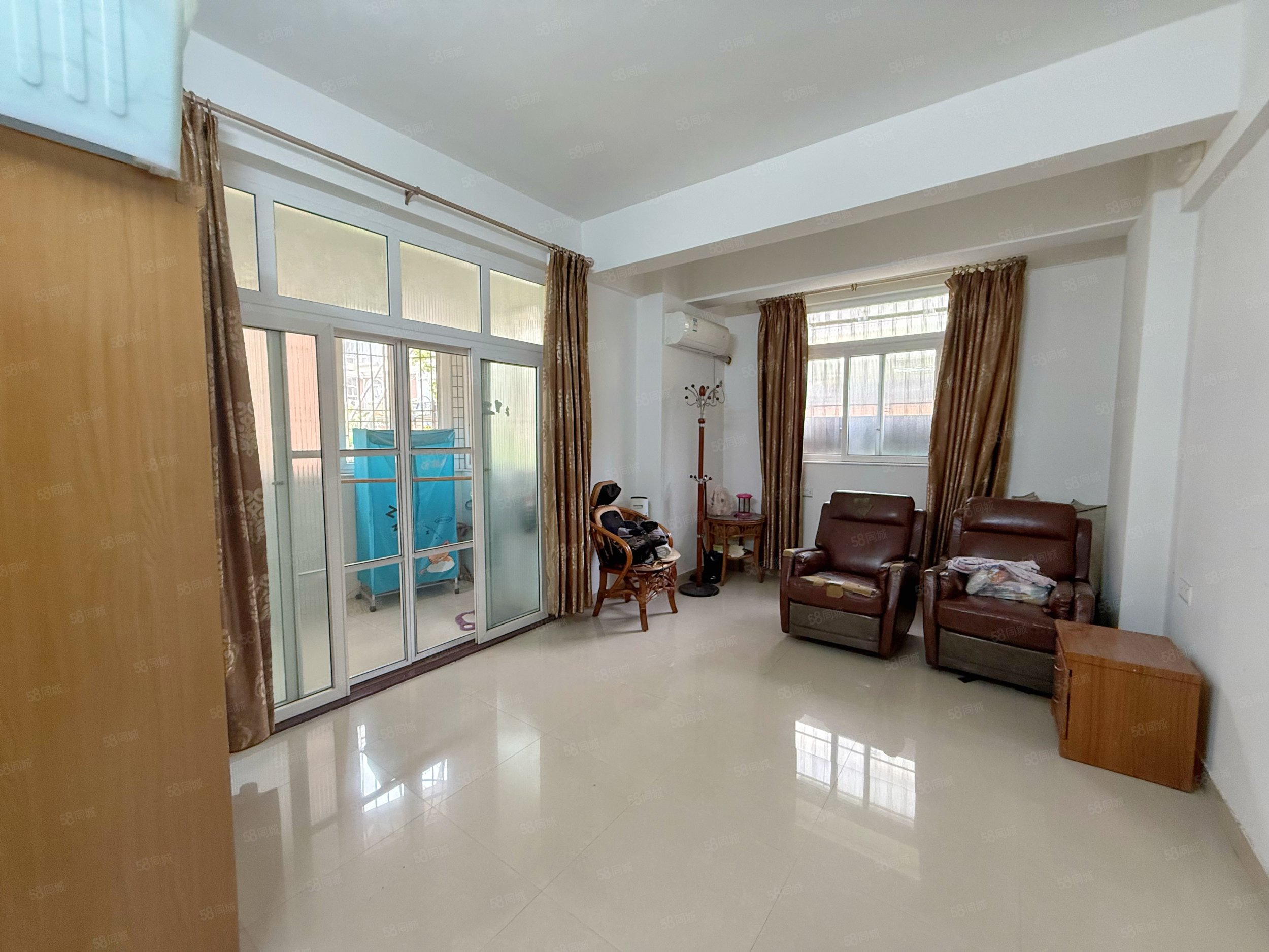 腾瑞万绿花园4室2厅3卫186㎡南北126万