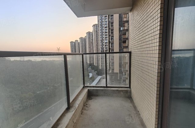 中铁龙盘湖世纪山水(公寓住宅)4室2厅146.03㎡67万二手房图片