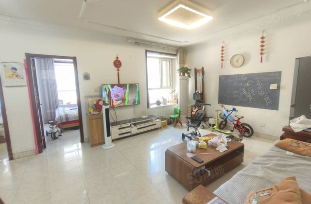 49.8万二中附近，精装修，全天采光，免大税，带储藏室，急售